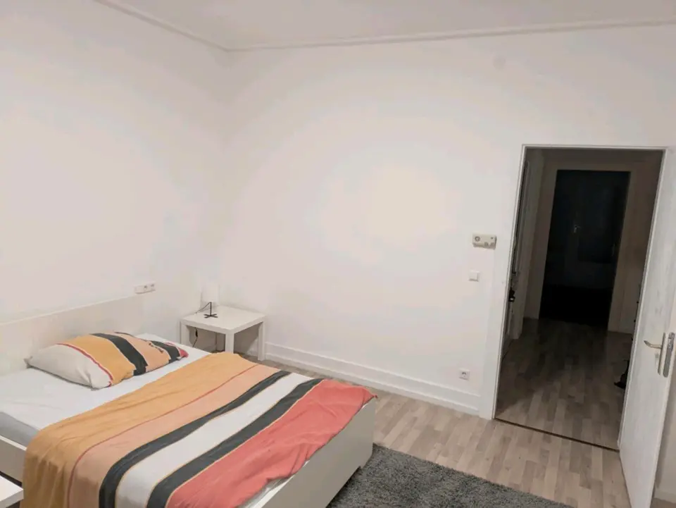 Shared room with 33 m² in Stuttgart – Photo 2