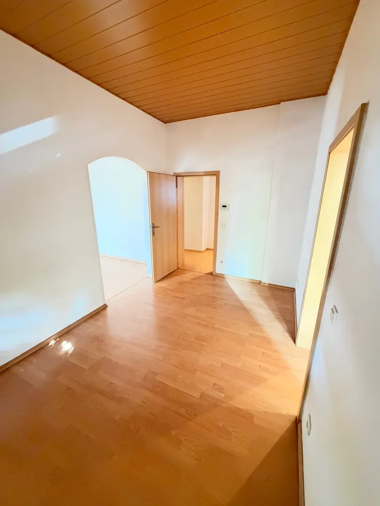 4 Zimmer Wohnung mit 76 m² in Krefeld – Bild 2