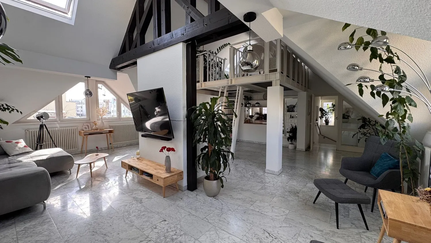 3 Zimmer Wohnung mit 120 m² in Stuttgart – Bild 1