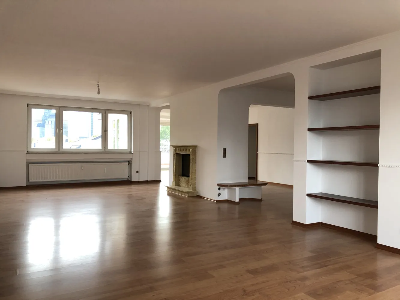 7 Zimmer Wohnung mit 237 m² in Frankfurt am Main – Bild 2