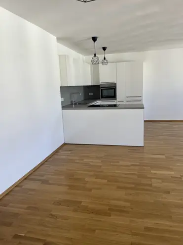6 Zimmer Wohnung mit 142 m² in München – Bild 2