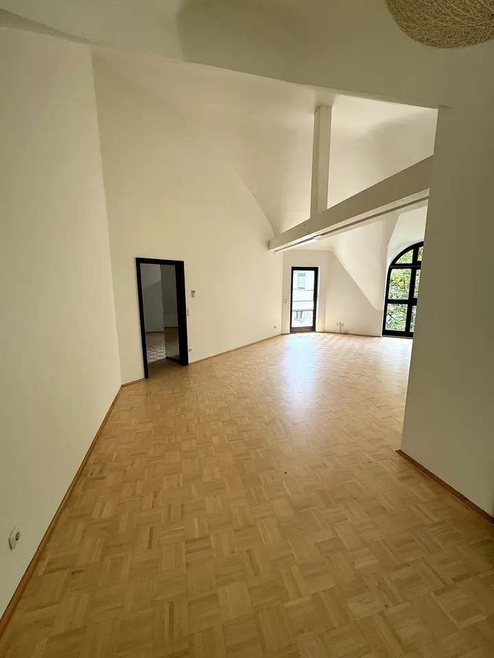 2 Zimmer Wohnung mit 88 m² in Wiesbaden – Bild 3