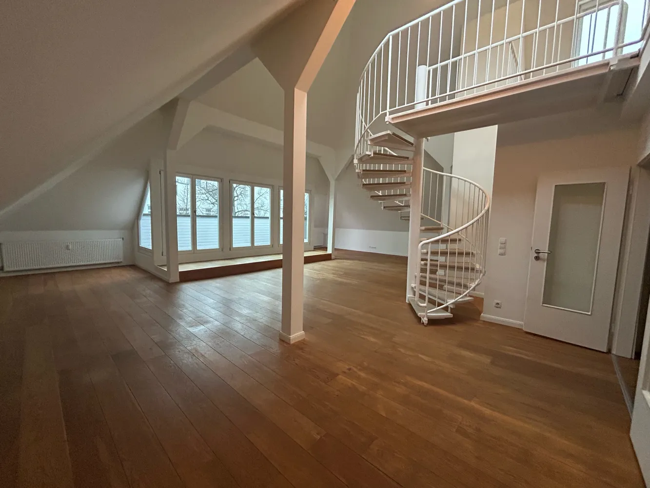 3 Zimmer Wohnung mit 165 m² in Hamburg – Bild 1