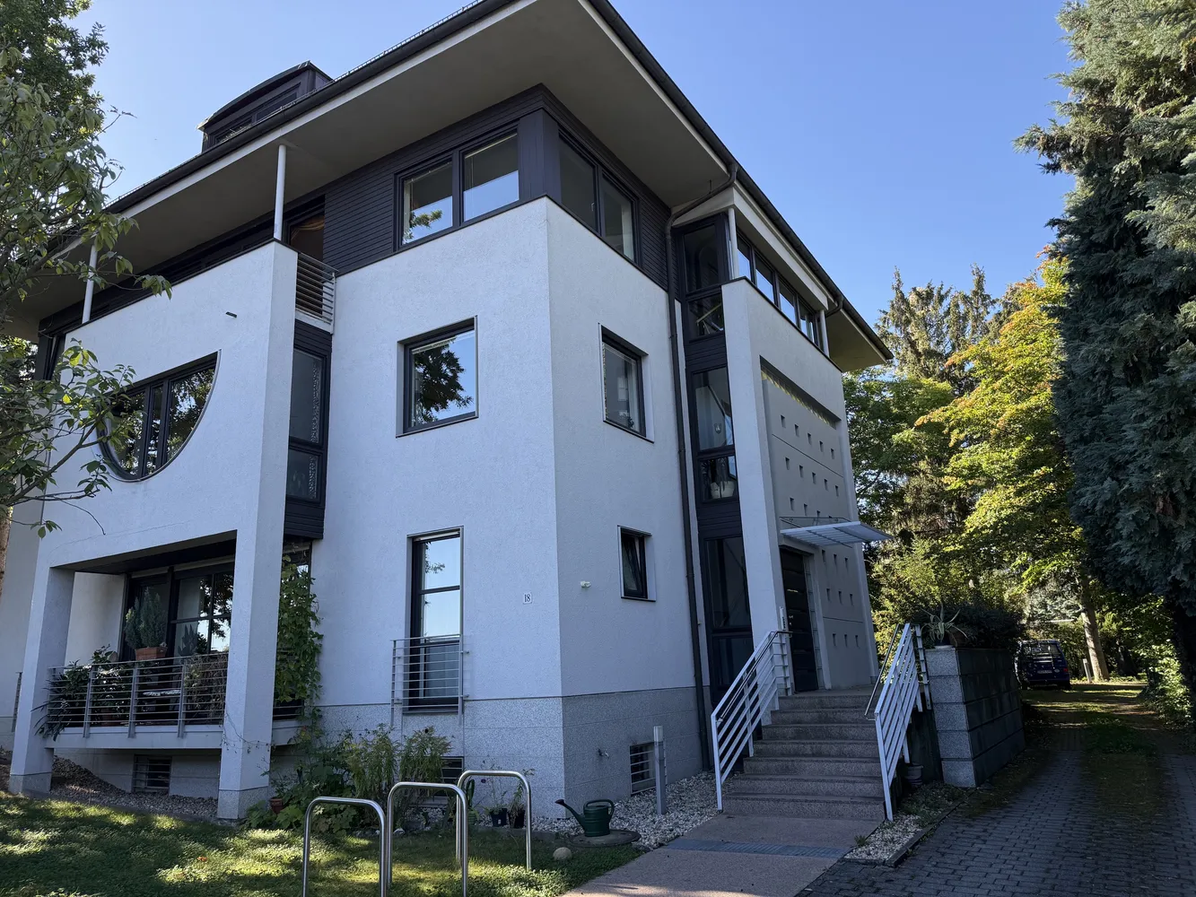 4 Zimmer Wohnung mit 146 m² in Dresden – Bild 1