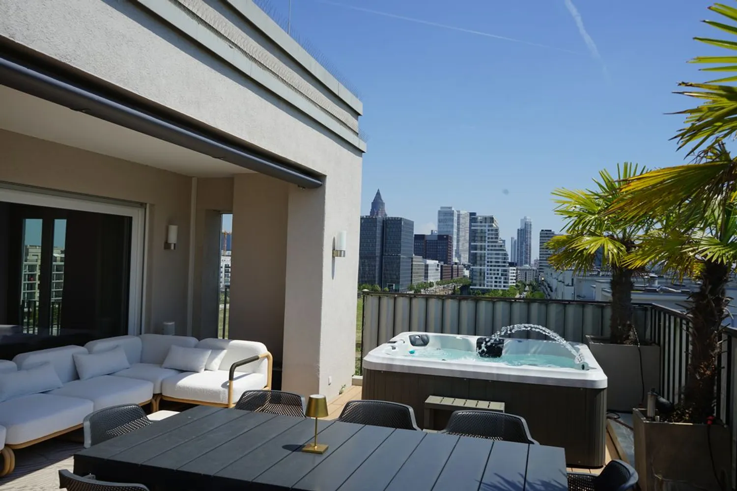 4 room apartment with 160 m² in Frankfurt am Main – Photo 1