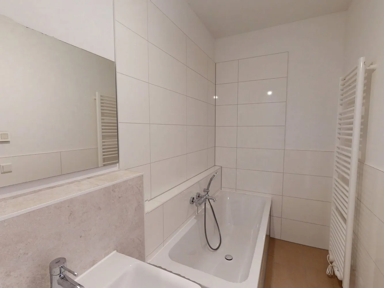 2 room apartment with 80 m² in Berlin – Photo 1