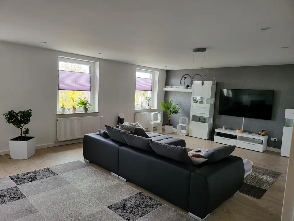 5 Zimmer Wohnung mit 200 m² in Crimmitschau – Bild 1