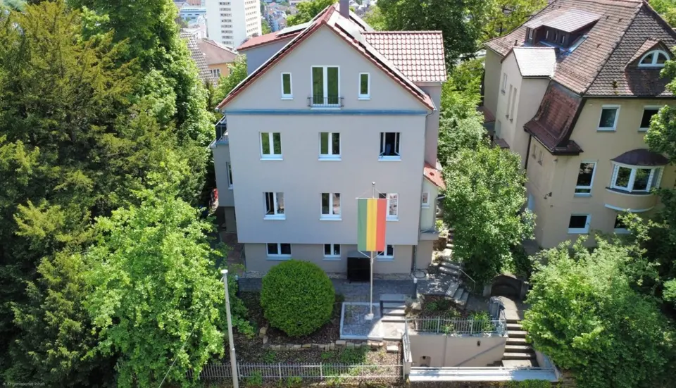 8 Zimmer Wohnung mit 221 m² in Stuttgart – Bild 4