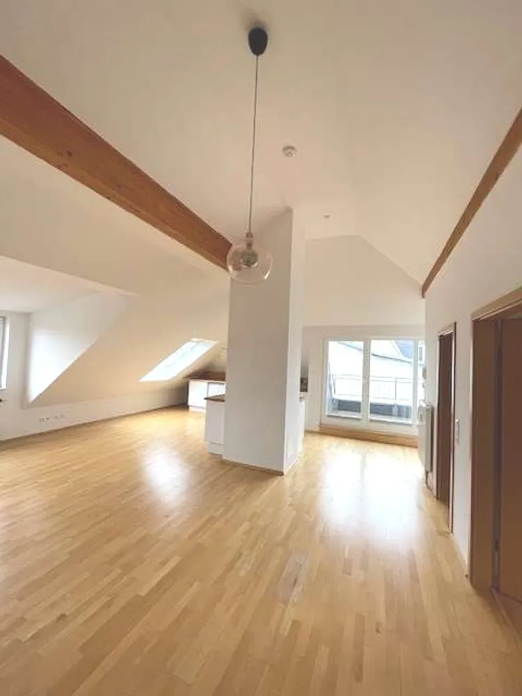 2 room apartment with 80 m² in Frankfurt am Main – Photo 2