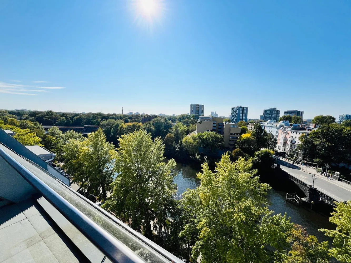 4 Zimmer Wohnung mit 210 m² in Berlin – Bild 1