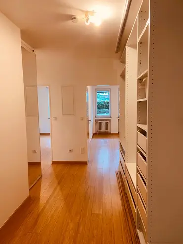 7 Zimmer Wohnung mit 192 m² in Düsseldorf – Bild 2