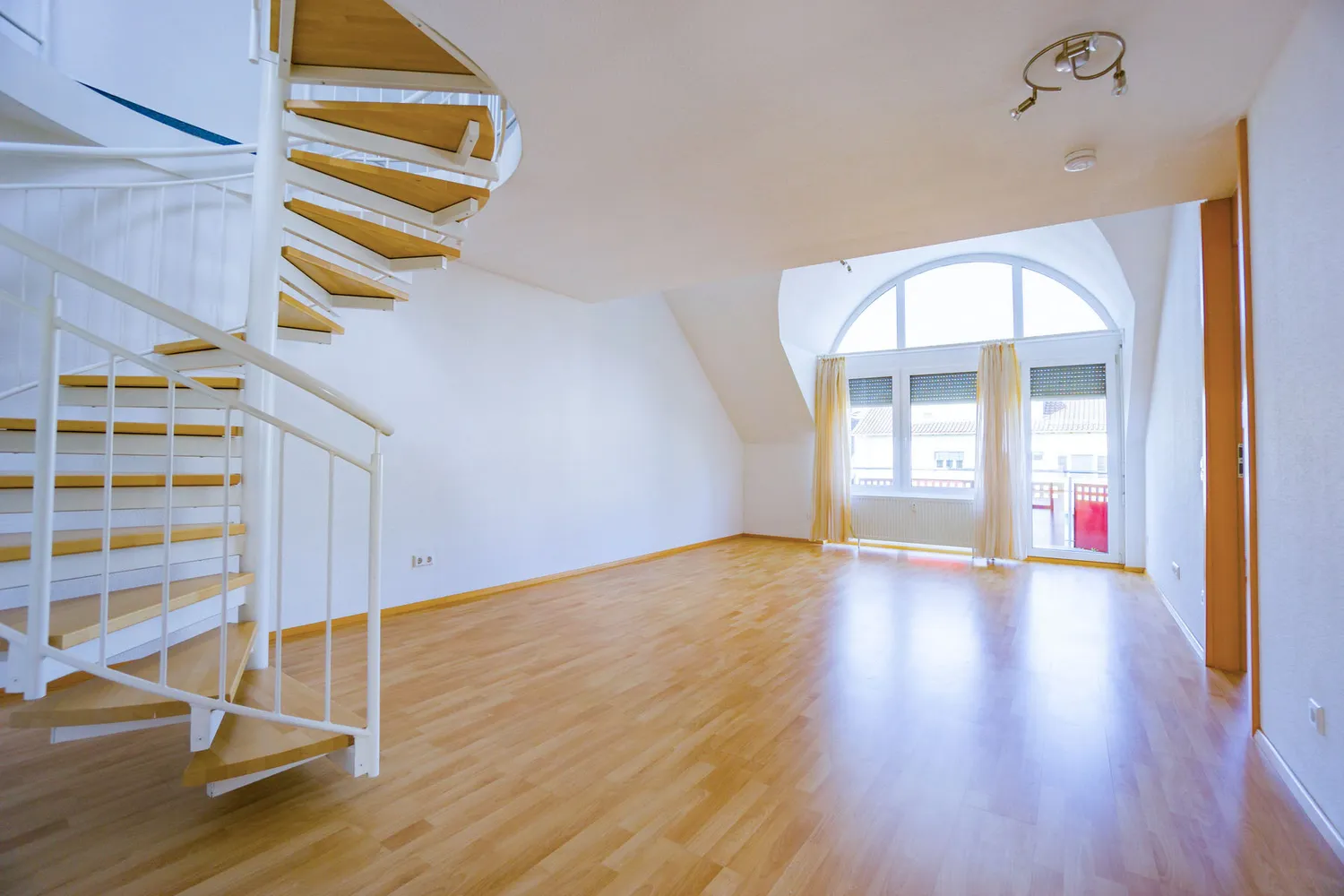 4 Zimmer Wohnung mit 100 m² in Stuttgart – Bild 1