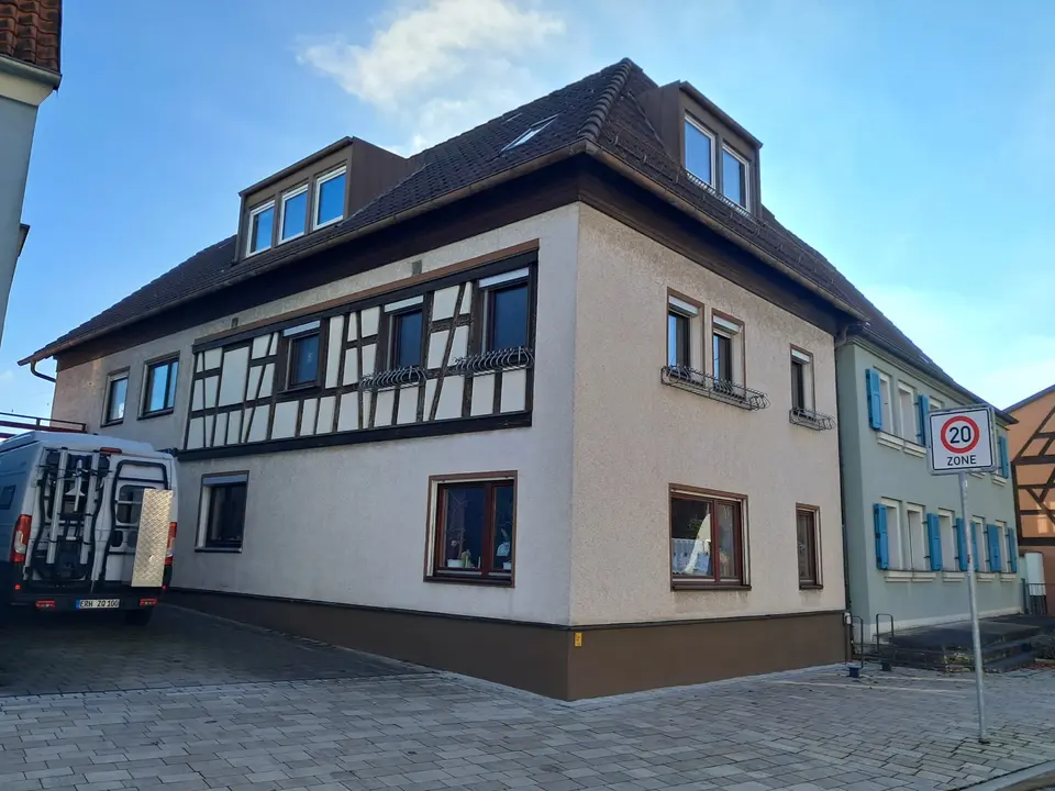 8 Zimmer Haus mit 240 m² in Erlangen – Bild 3