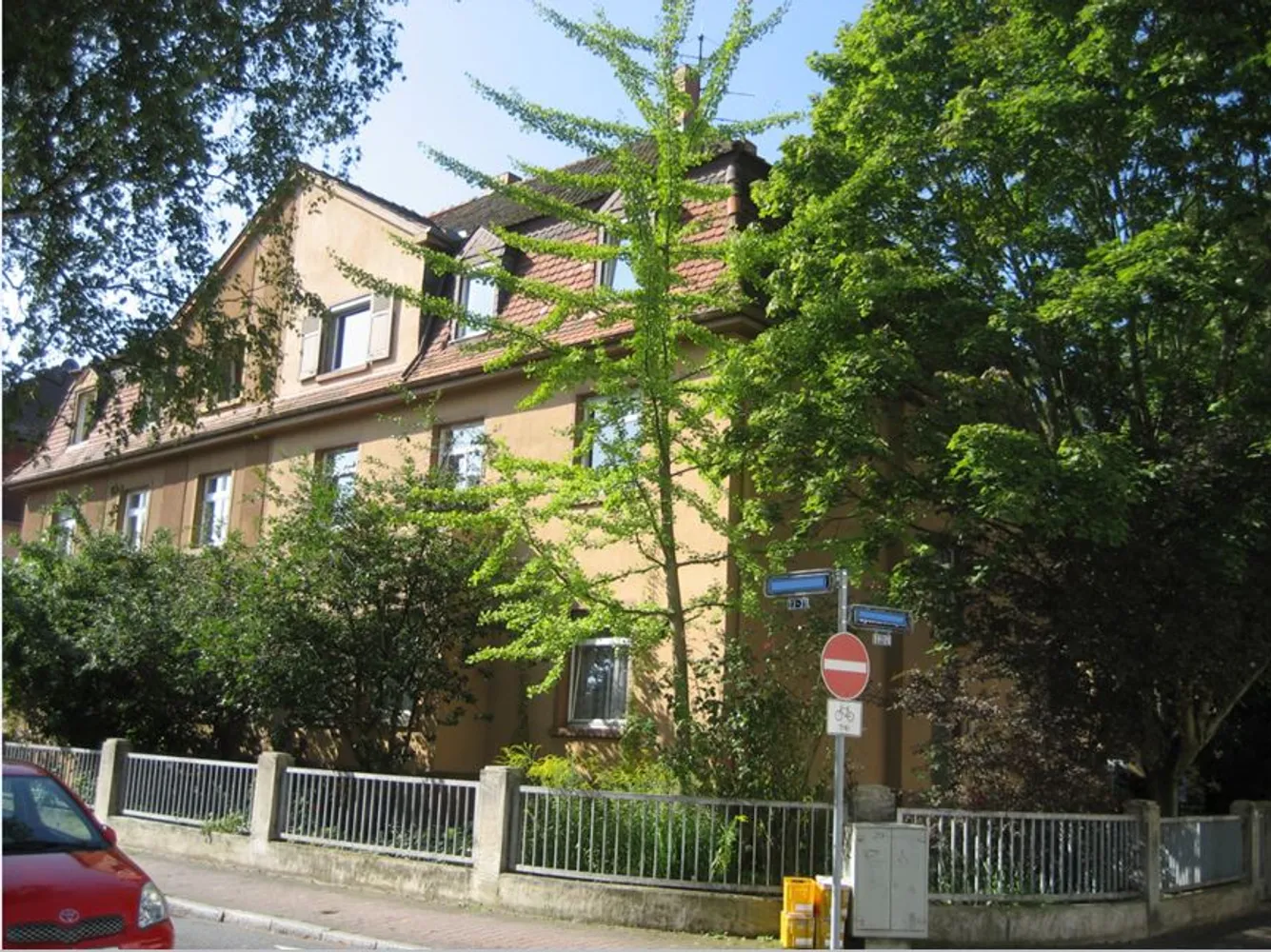 4 room apartment with 90 m² in Frankfurt am Main – Photo 1