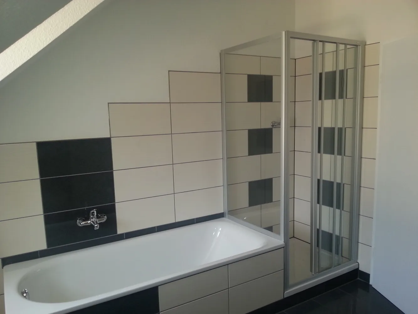 2 Zimmer Wohnung mit 75 m² in Dresden – Bild 2