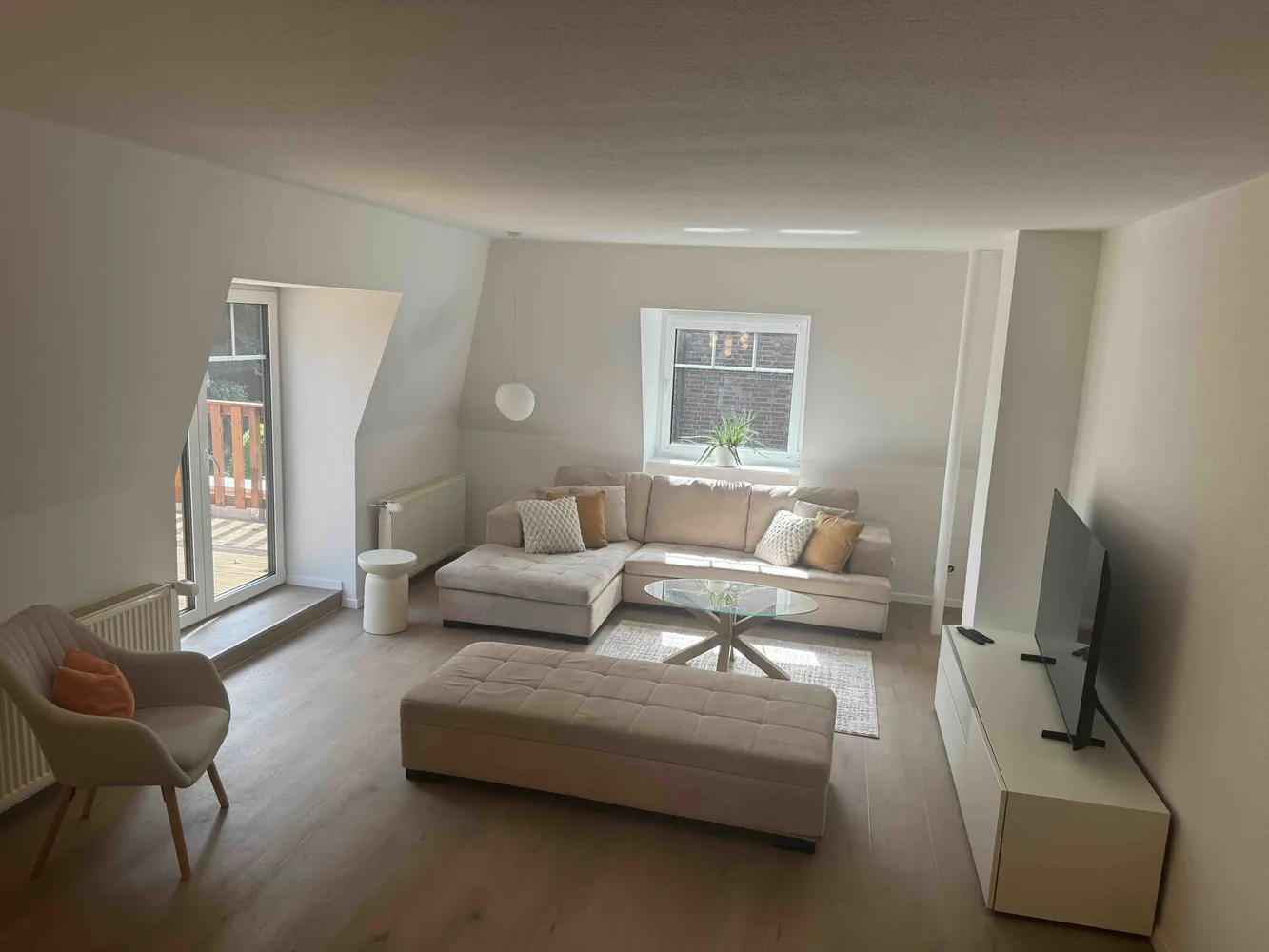 4 Zimmer Wohnung mit 135 m² in Hamburg – Bild 1