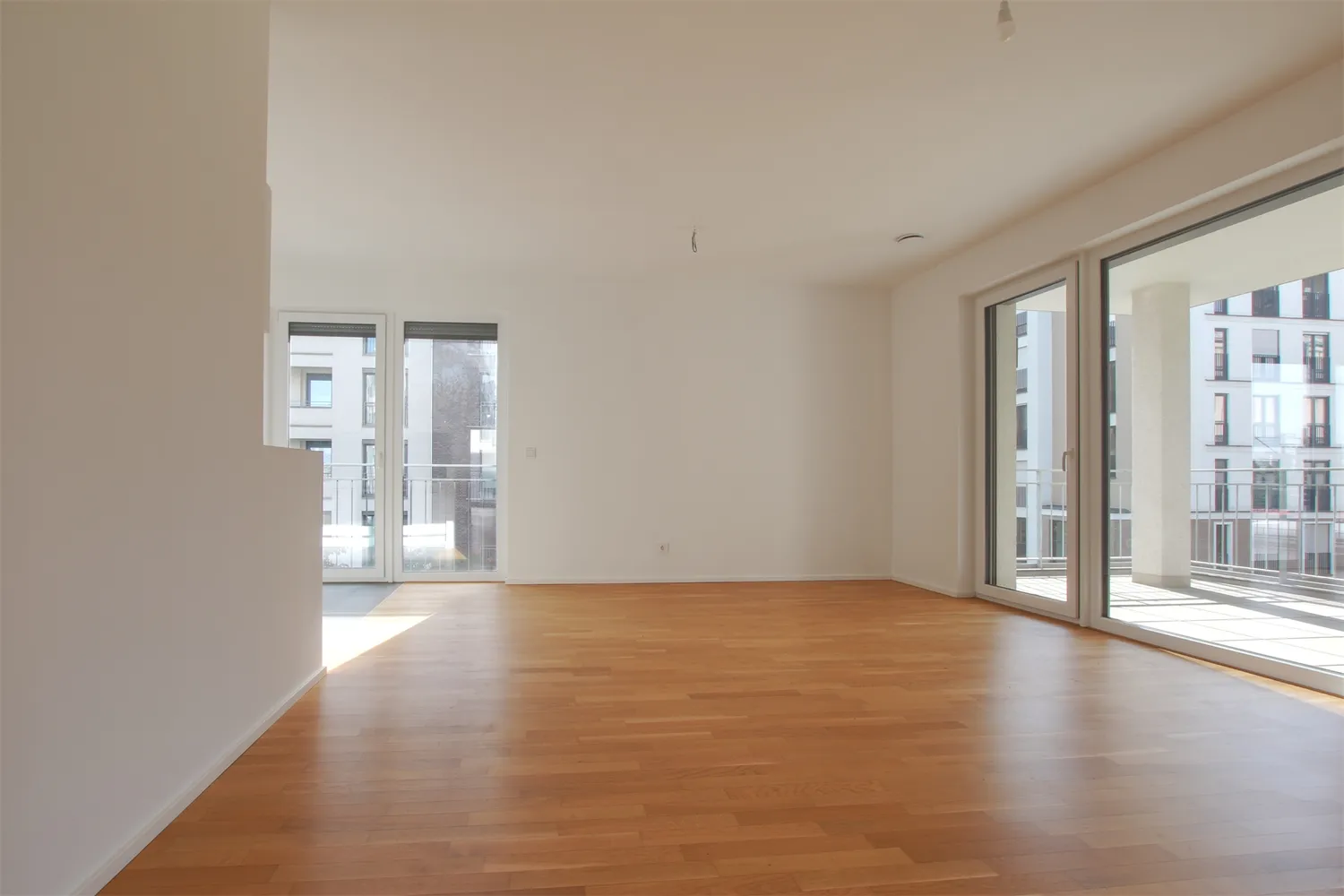 5 Zimmer Wohnung mit 121 m² in Frankfurt am Main – Bild 1