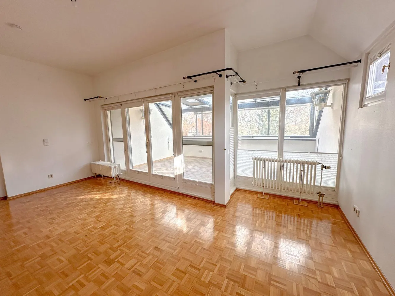 7 Zimmer Wohnung mit 250 m² in Berlin – Bild 2