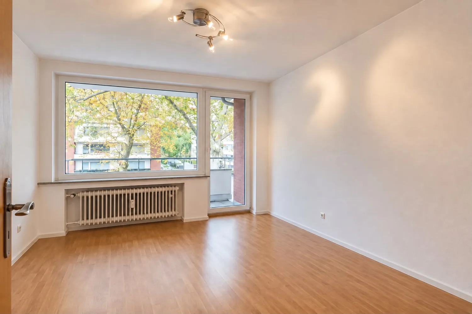 4 Zimmer Wohnung mit 135 m² in Düsseldorf – Bild 2