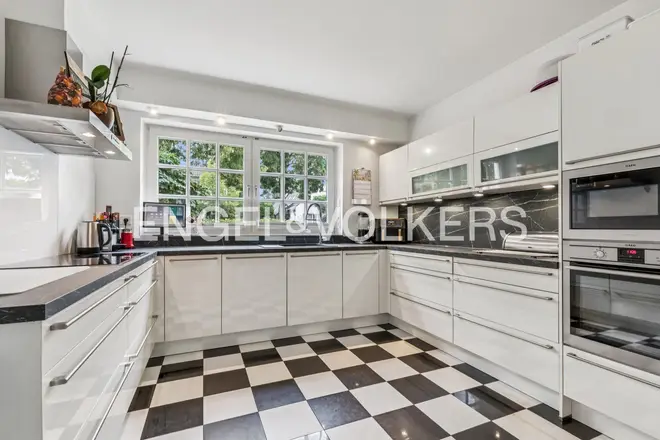 9 room house with 250 m² in Bonn – Photo 5