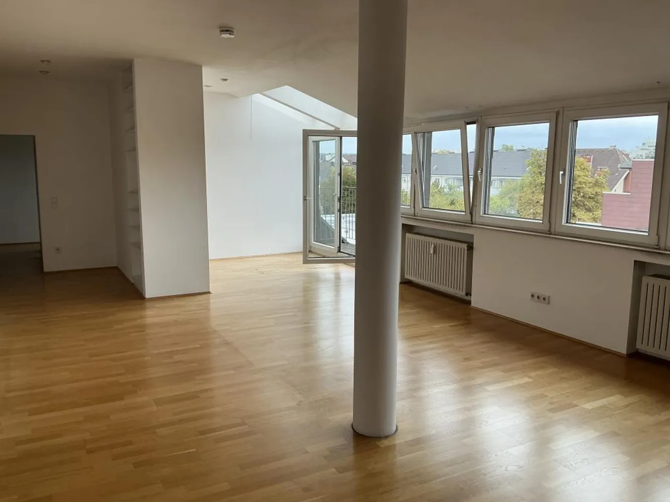 2 Zimmer Wohnung mit 101 m² in Düsseldorf – Bild 1