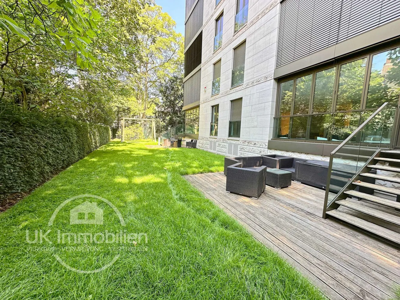 5 Zimmer Wohnung mit 346 m² in Frankfurt am Main – Bild 1