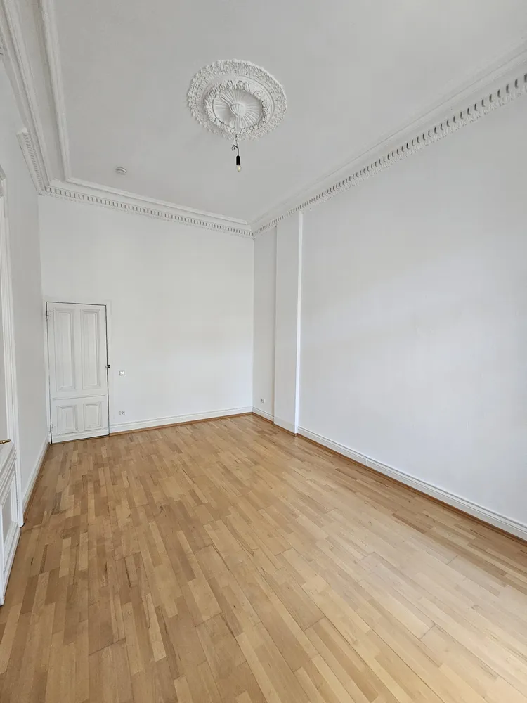 4 Zimmer Wohnung mit 146 m² in Wiesbaden – Bild 2