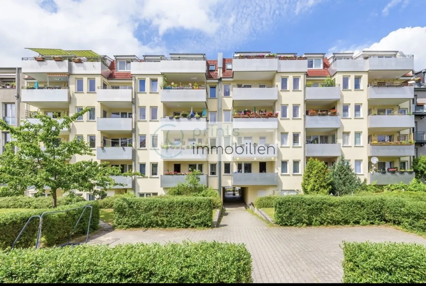 2 room apartment with 65 m² in Berlin – Photo 1