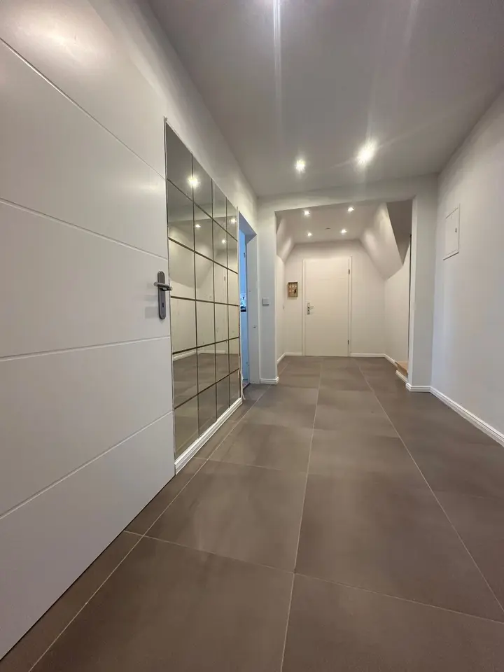 6 Zimmer Wohnung mit 120 m² in Stade – Bild 2