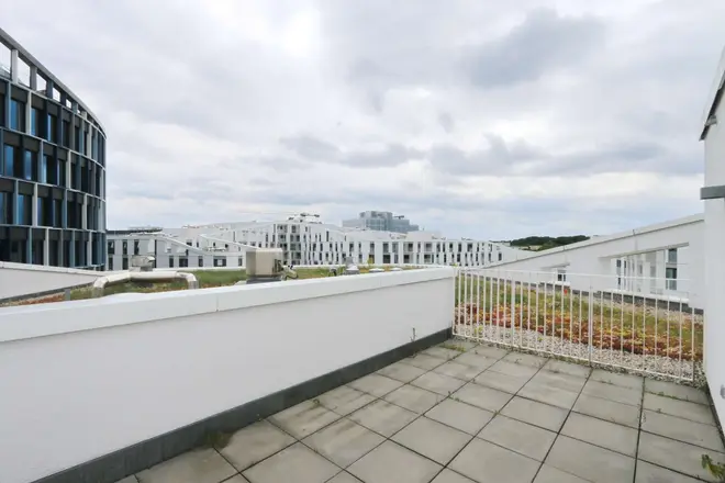 4 Zimmer Wohnung mit 142 m² in Hamburg – Bild 2