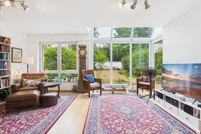 7 Zimmer Haus mit 221 m² in Düsseldorf – Bild 2
