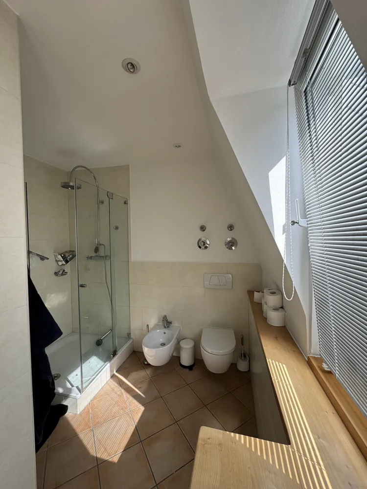 8 Zimmer Wohnung mit 275 m² in München – Bild 9