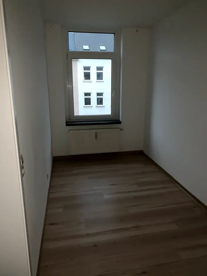 4 Zimmer Wohnung mit 100 m² in Werdau – Bild 9