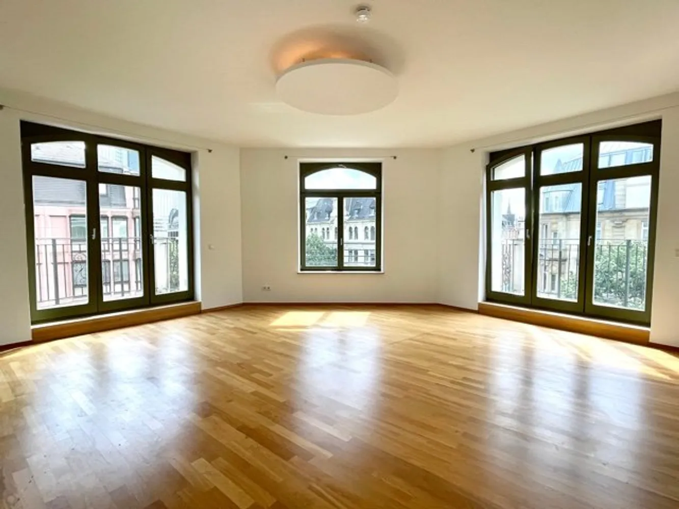 3 Zimmer Wohnung mit 106 m² in Frankfurt am Main – Bild 1