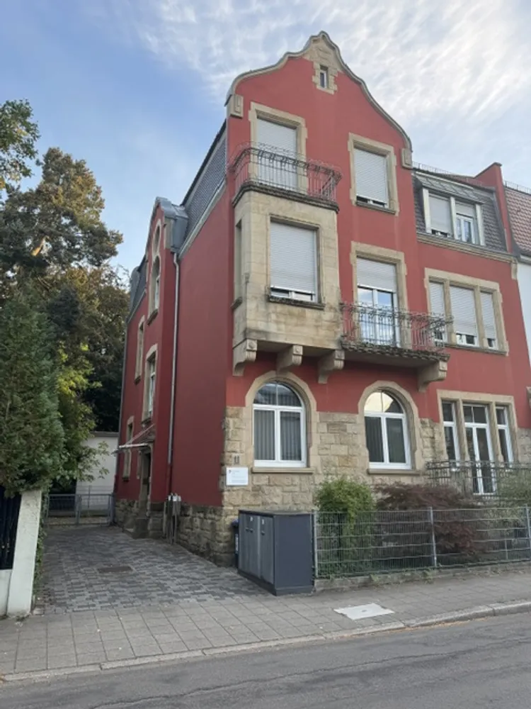 7 Zimmer Wohnung mit 260 m² in Karlsruhe – Bild 2