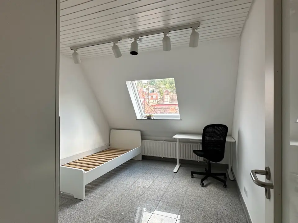 13 Zimmer Wohnung mit 89 m² in Stuttgart – Bild 1