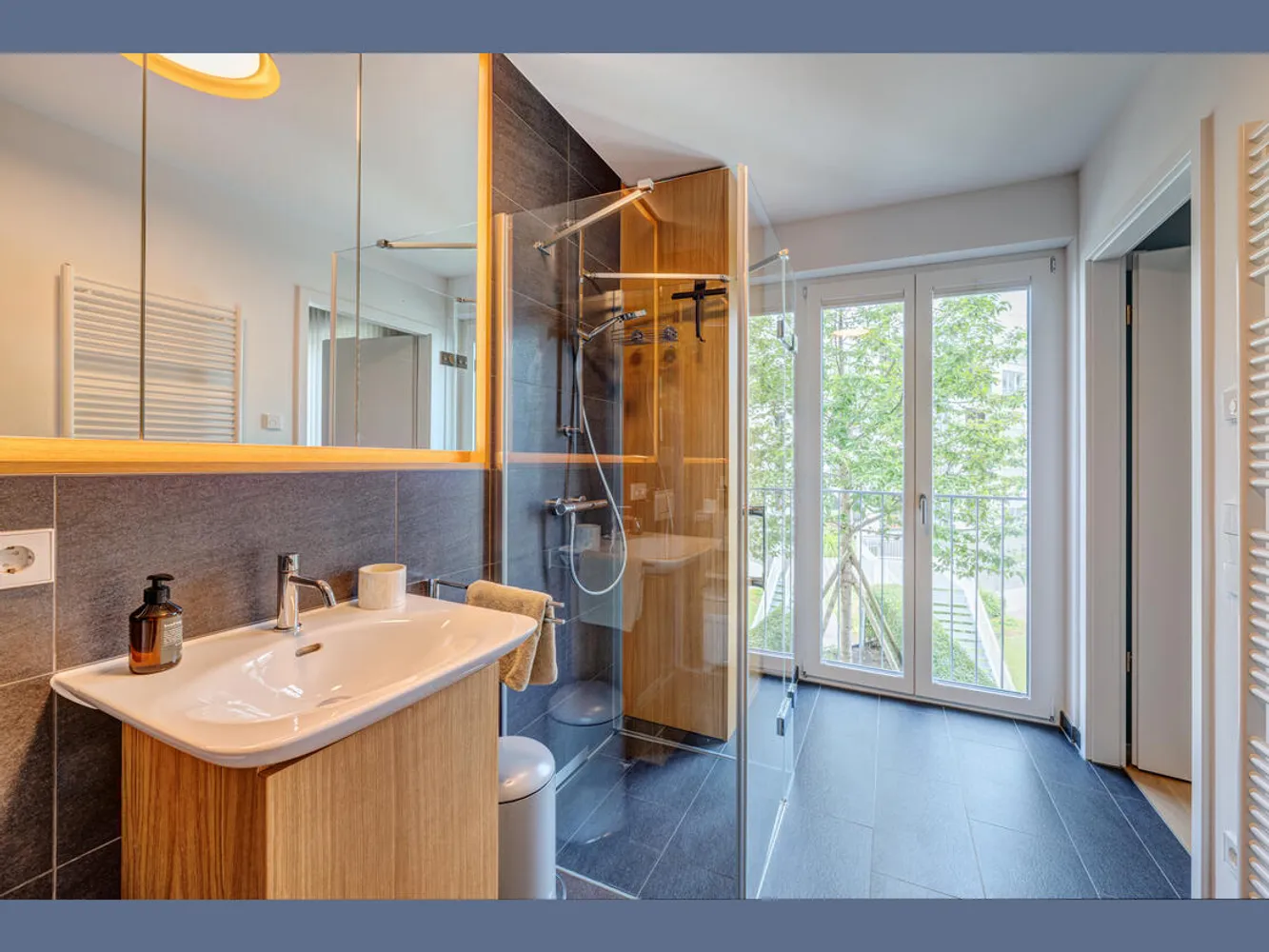 4 Zimmer Wohnung mit 100 m² in München – Bild 1