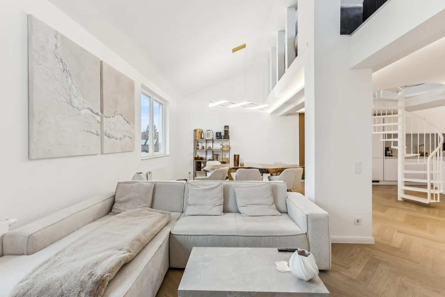 3 Zimmer Wohnung mit 121 m² in Hamburg – Bild 2