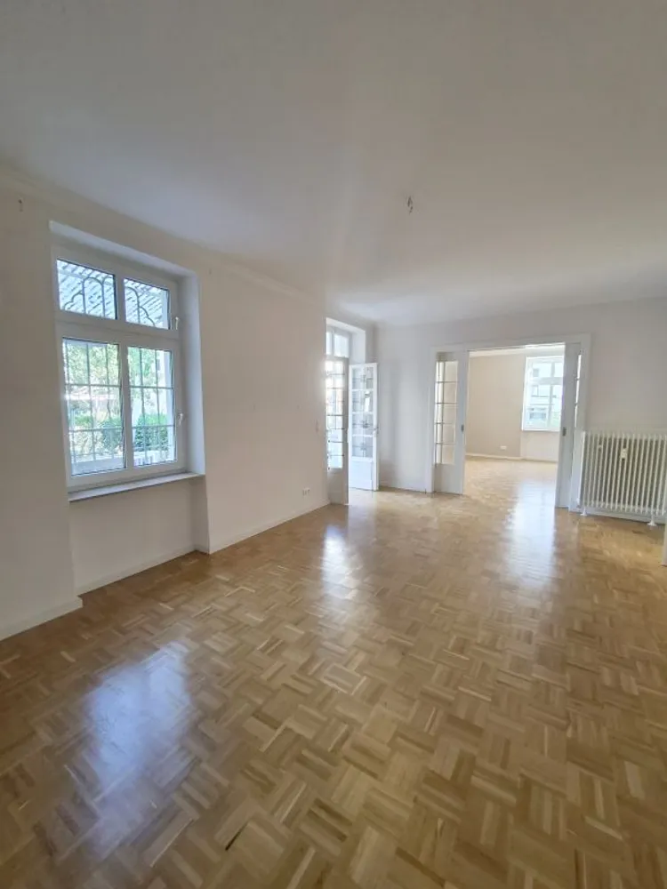 4 Zimmer Wohnung mit 130 m² in Wiesbaden – Bild 2