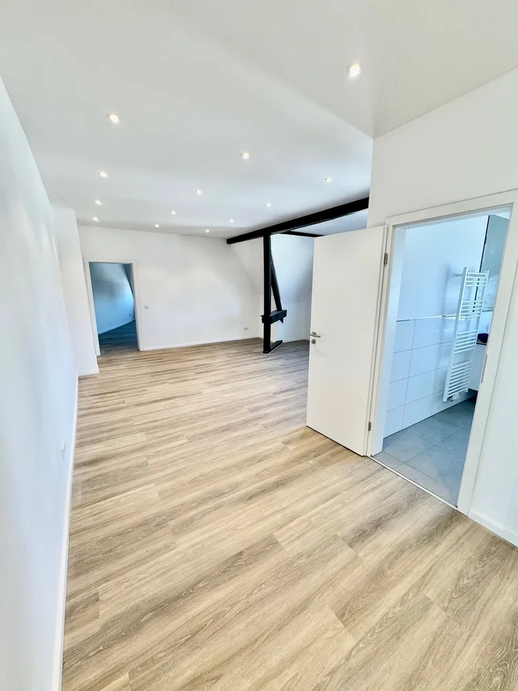 3 Zimmer Wohnung mit 107 m² in Düsseldorf – Bild 4