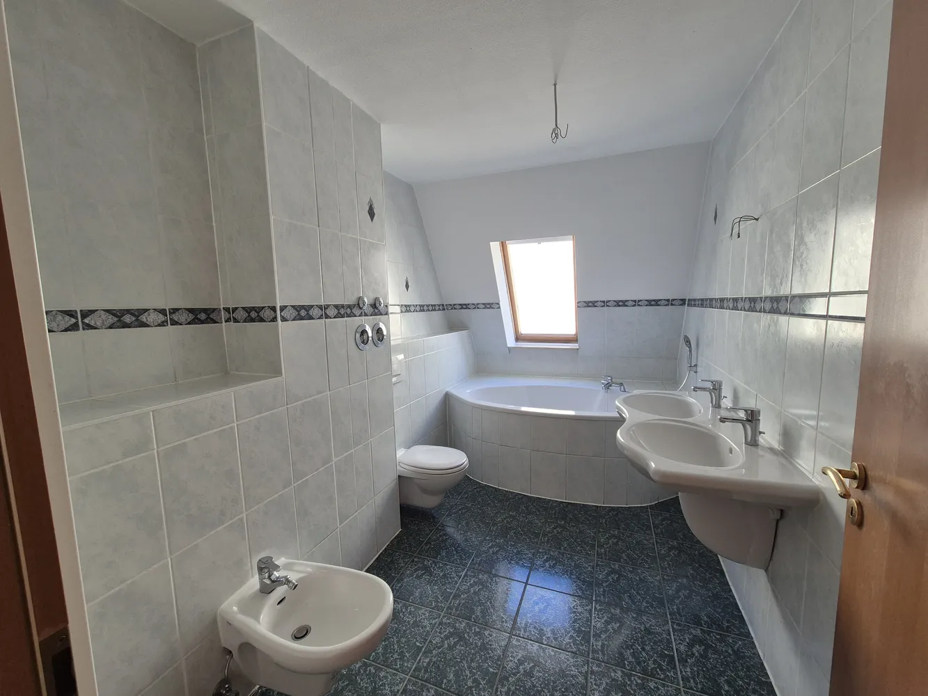 2 Zimmer Wohnung mit 58 m² in Halle (Saale) – Bild 3