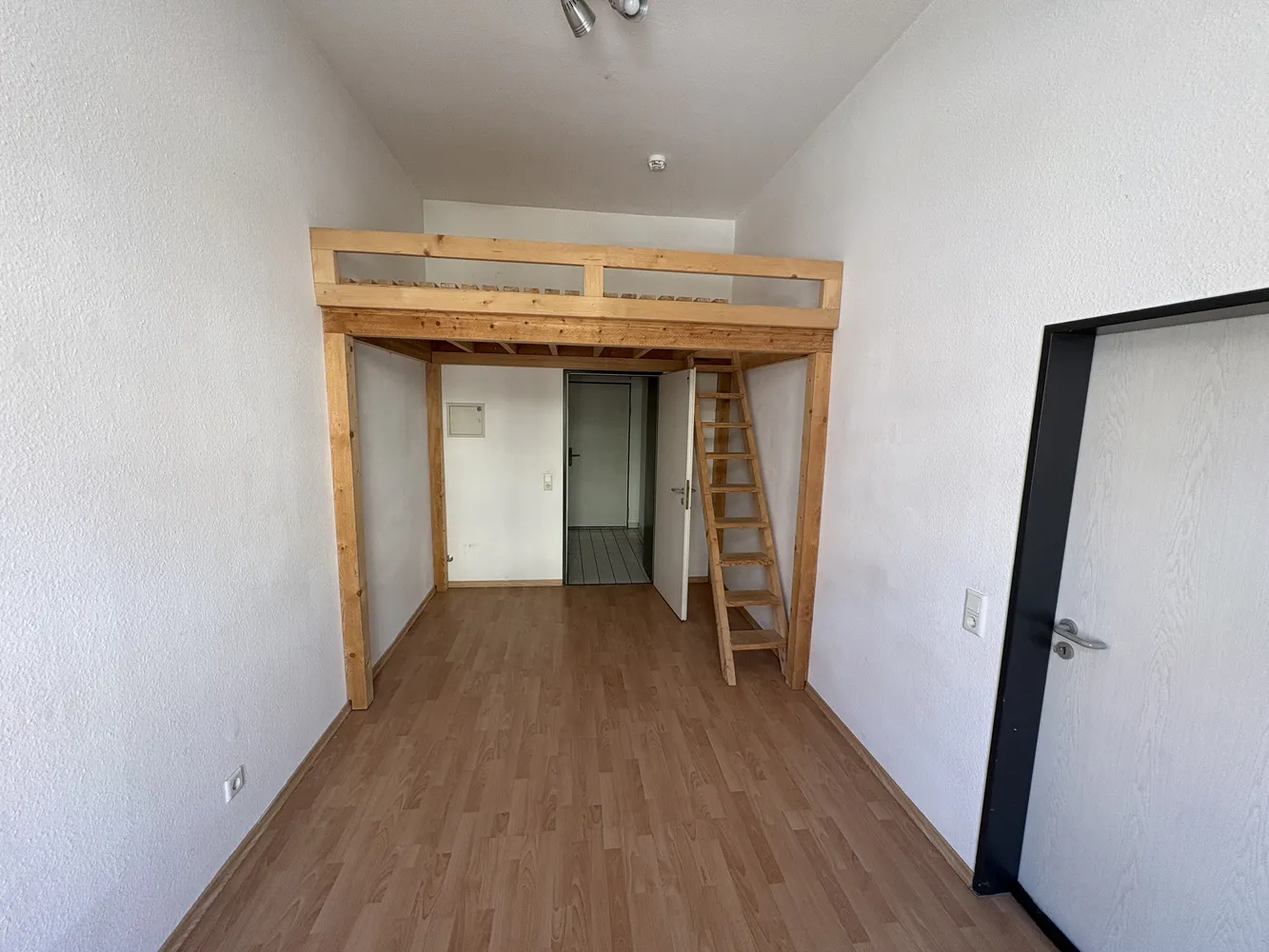 4 Zimmer Wohnung mit 95 m² in Düsseldorf – Bild 8