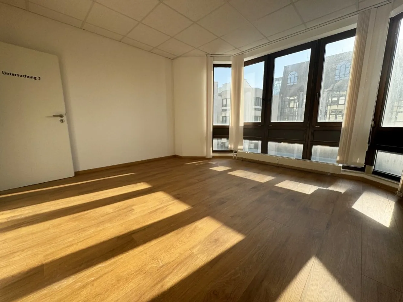 8 Zimmer Wohnung mit 250 m² in Wiesbaden – Bild 8