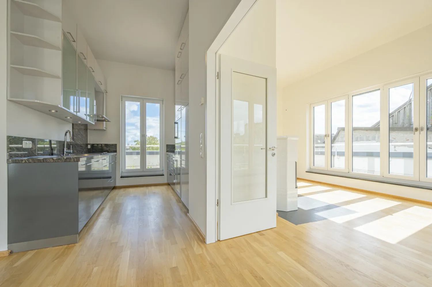 4 Zimmer Wohnung mit 130 m² in Hamburg – Bild 2