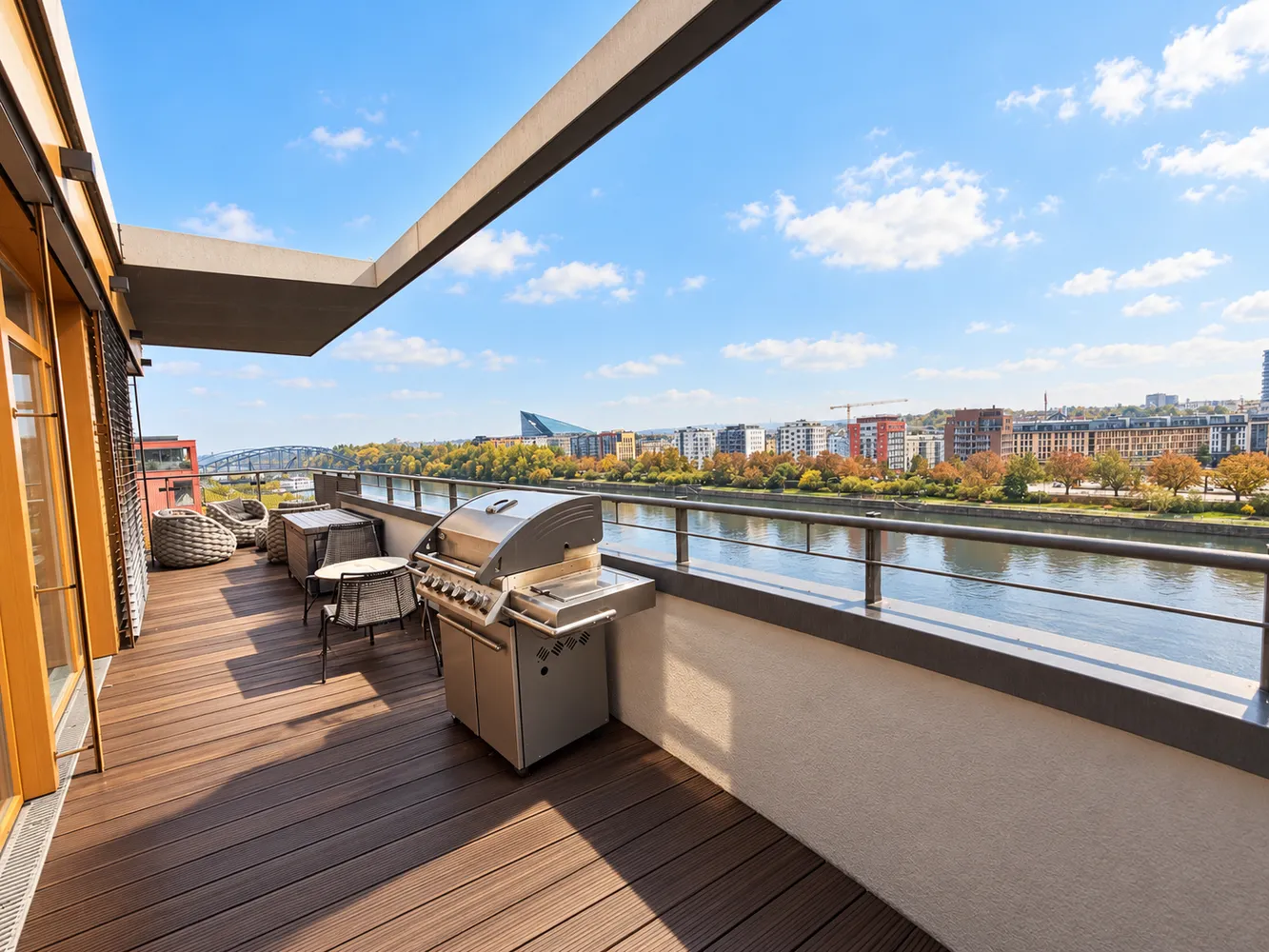 4 Zimmer Wohnung mit 148 m² in Frankfurt am Main – Bild 2