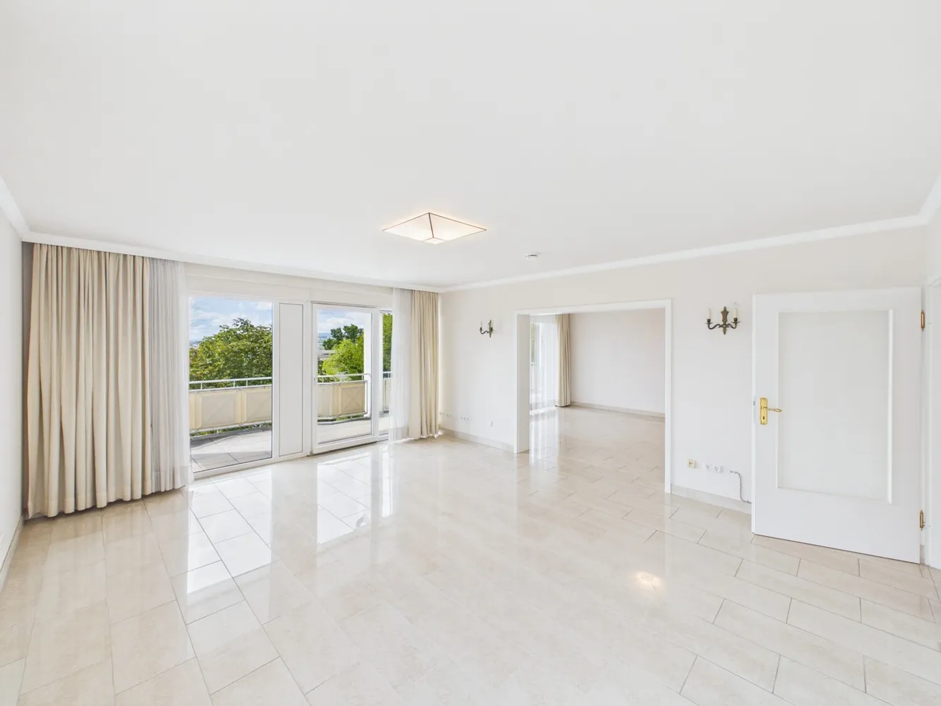 5 Zimmer Wohnung mit 158 m² in Wiesbaden – Bild 1
