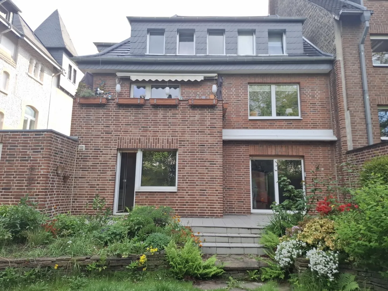 4 Zimmer Wohnung mit 175 m² in Düsseldorf – Bild 2