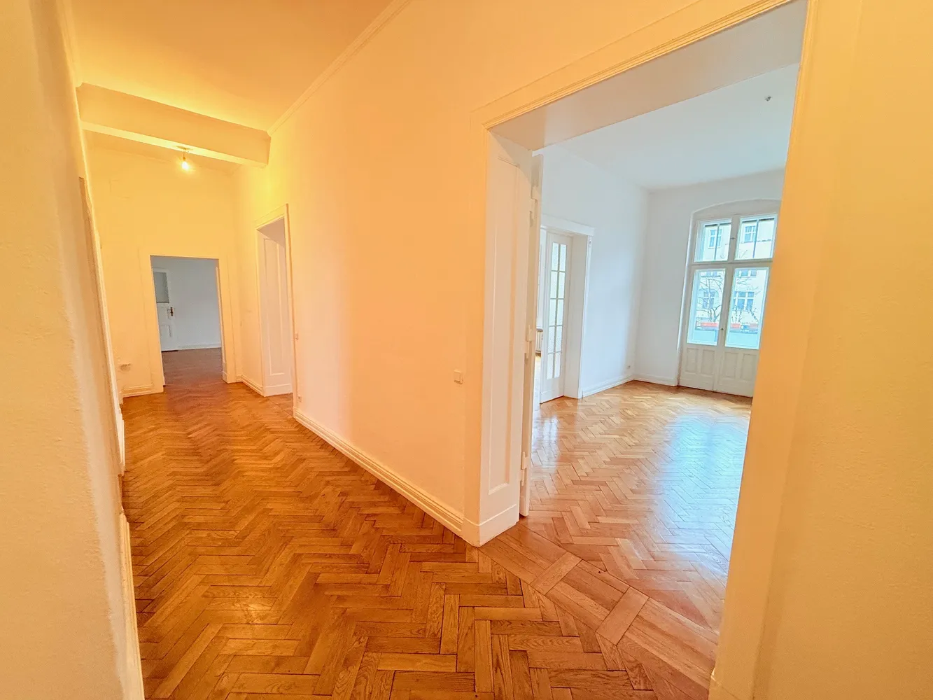 6 Zimmer Wohnung mit 209 m² in Berlin – Bild 3