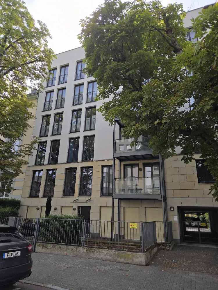 4 Zimmer Wohnung mit 210 m² in Frankfurt am Main – Bild 1