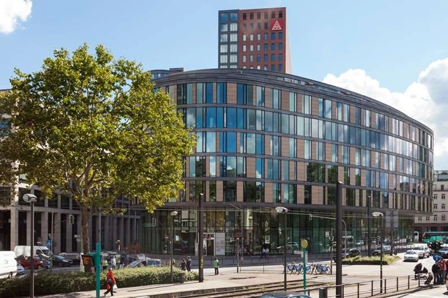 3 Zimmer Wohnung mit 111 m² in Frankfurt am Main – Bild 1